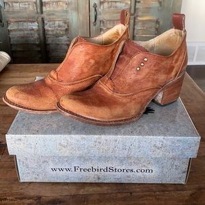 Brown distressed Freebird Sadies!